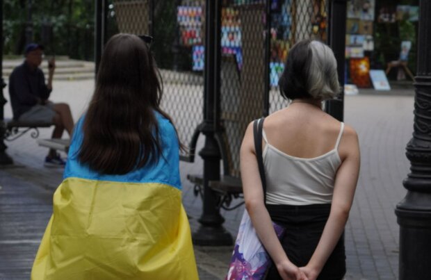 Украинцам, которые вернутся домой из-за границы, выплатят по 18 тысяч