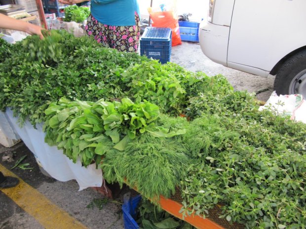 Актуальные цены на зеленый лук, укроп, петрушку и салат: за сколько можно купить вкус свежего лета холодной зимой