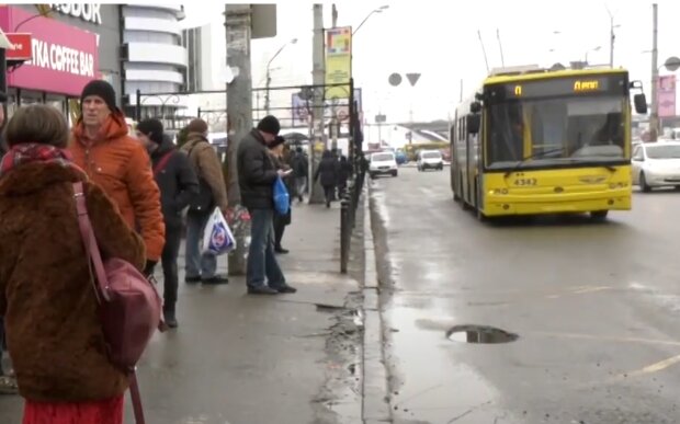 Новые тарифы с 1 марта: украинцев предупредили о подорожании проезда в троллейбусах 