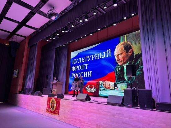 Невиданный уровень цинизма: мариупольской школе подарили портрет с Путиным (фото)